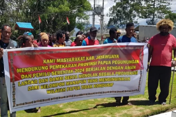 Penjabat Gubernur Papua...