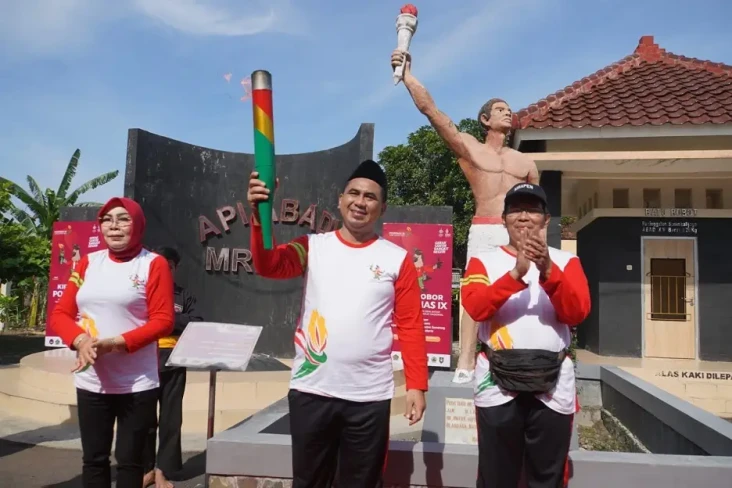Dilepas Gus Yasin, Obor...