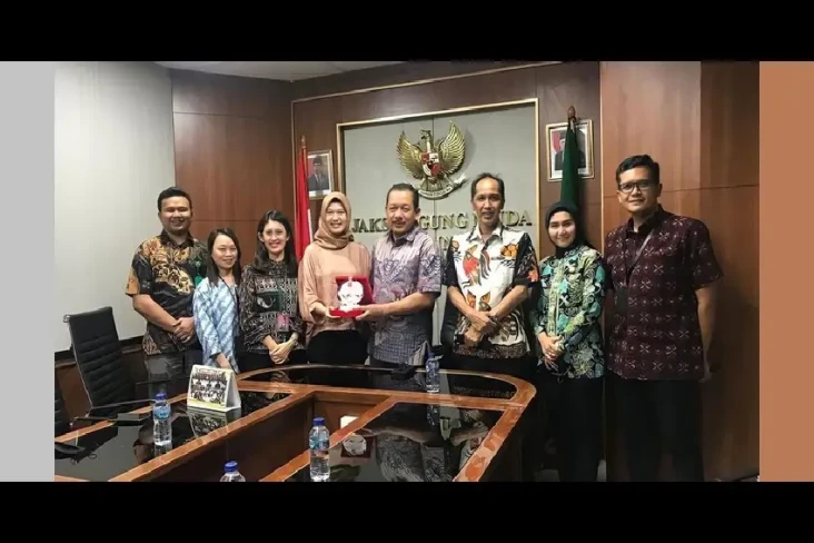 Kejagung Lepas 7 Pegawai...