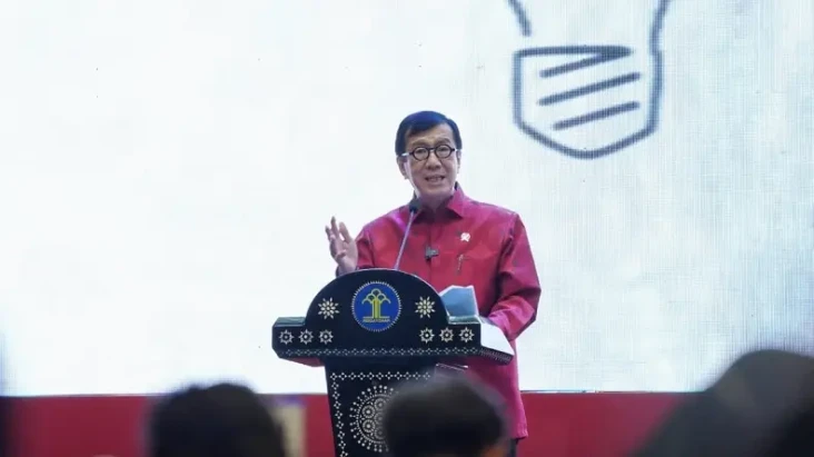 Yasonna Ajak Seluruh...
