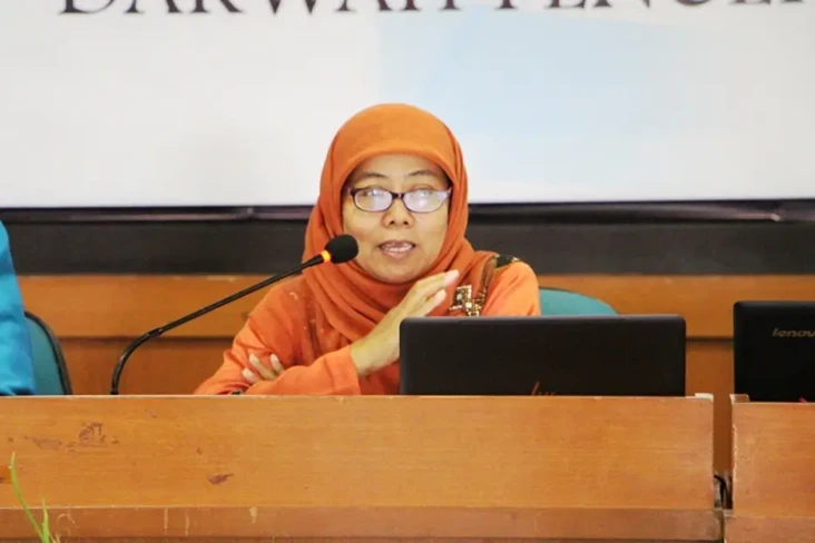 Profil Salmah Orbayinah,...