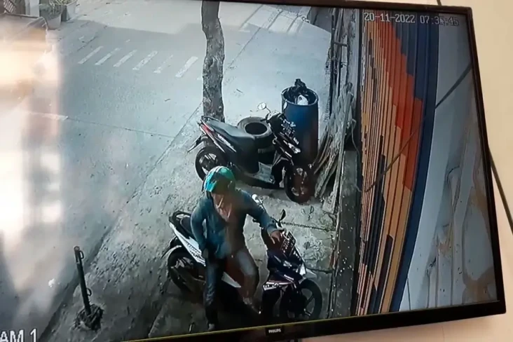 Gunakan Atribut Ojol,...
