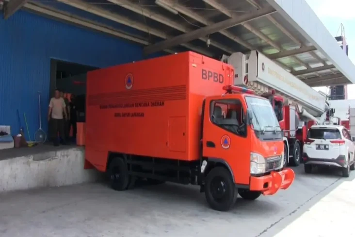 BPBD DKI Kirim Bantuan...