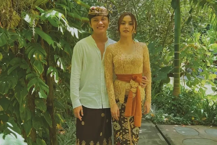 Bahas Pernikahan dengan...