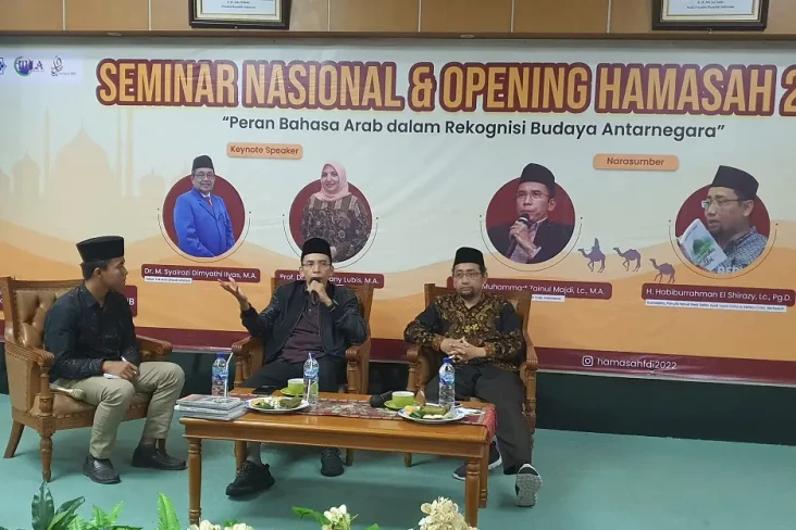 TGB Fasih Isi Seminar...