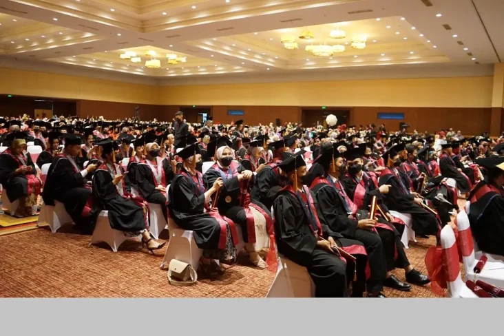 Universitas Bakrie Luluskan...
