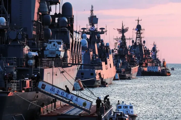 Inggris: Armada Laut...
