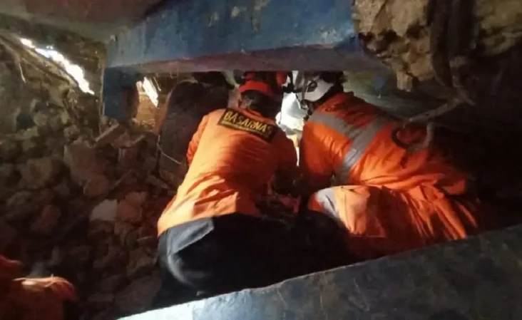 14 Korban Tewas Gempa...