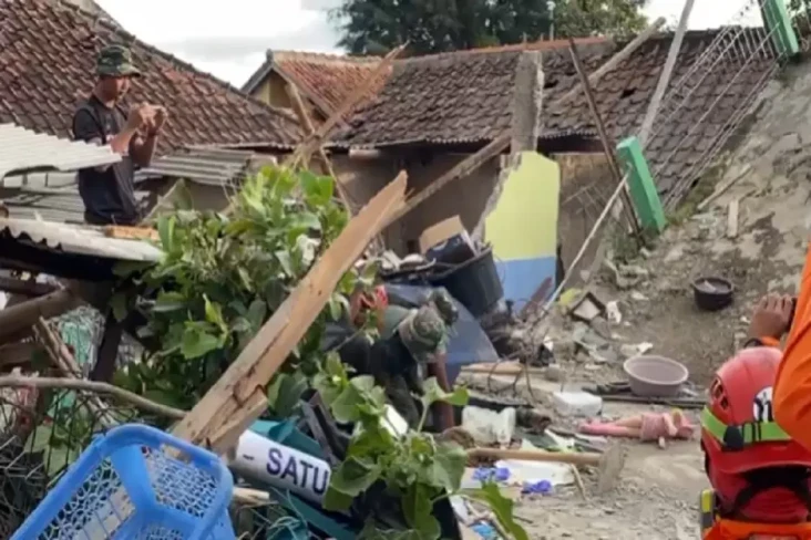 Nenek Tiyah Tak Sadarkan...
