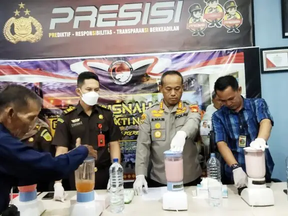 Polisi Blender Barang...