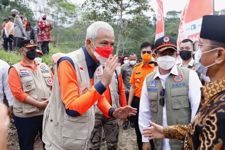 Bantu Korban Gempa Cianjur,...