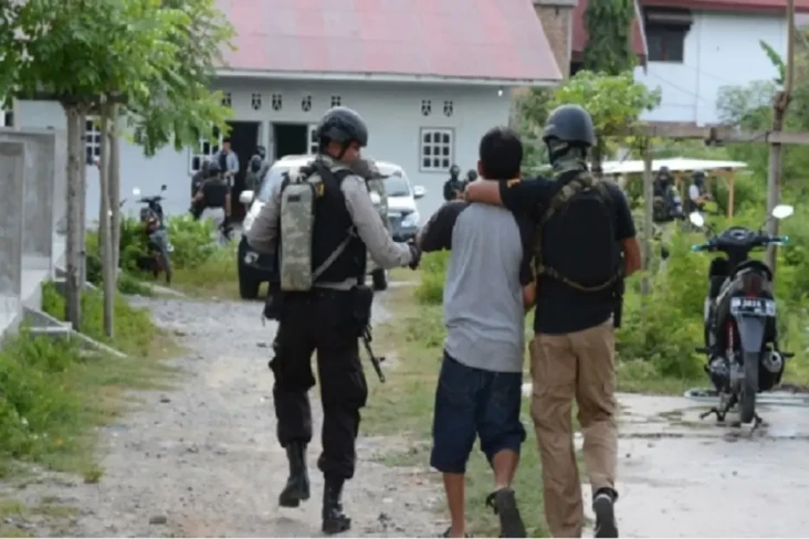 Polisi Tangkap 2 Remaja...