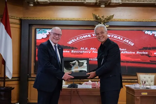 Hadapi Ancaman Resesi,...