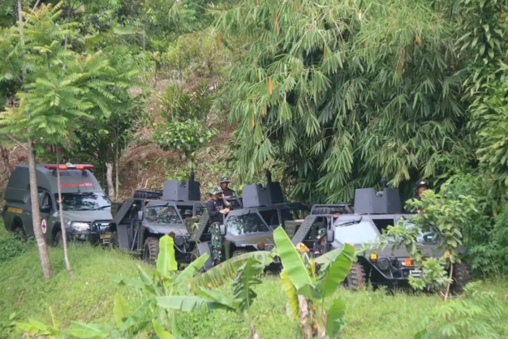 TNI AD Sisir Perkampungan...