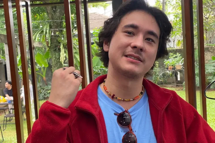 Aktor Jerome Kurnia...