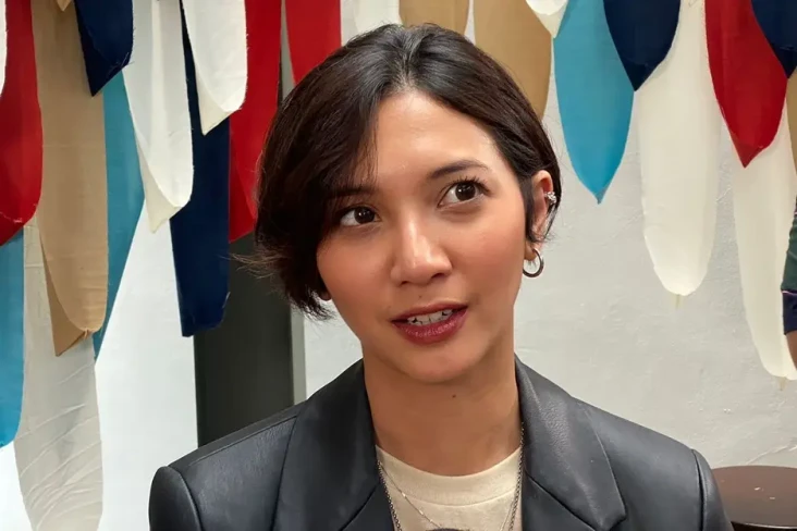 Syuting di London, Sheila...