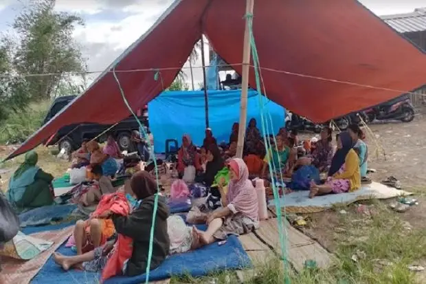 Warga Terdampak Gempa...