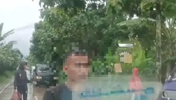 Warga Cianjur Cegat...