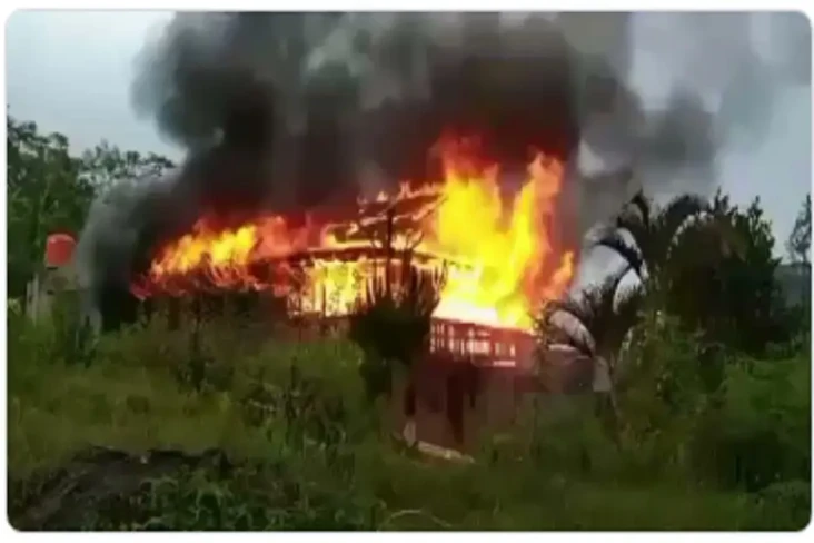 Dilalap Si Jago Merah,...