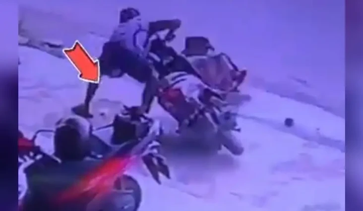 Viral! Wanita Ini Tersungkur...