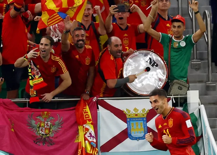 Mexican Wave Warnai...