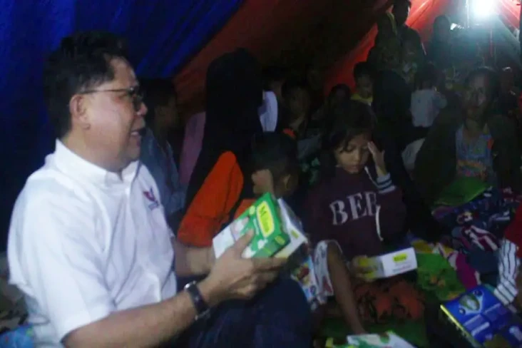 Kunjungi Korban Gempa...