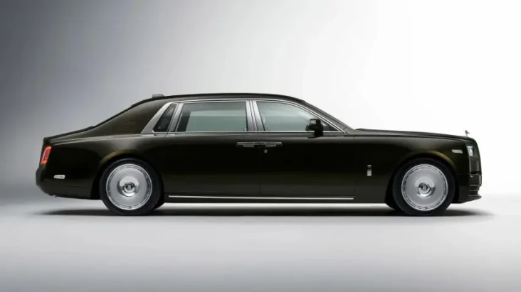 Spesifikasi Rolls Royce...