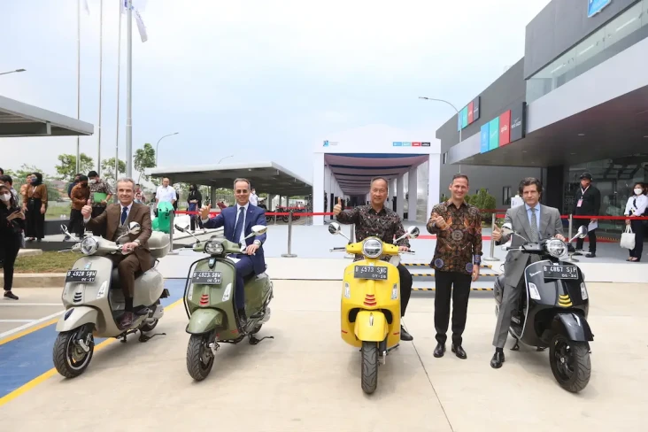 Piaggio Kenalkan Vespa...