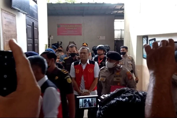 Mangkir dari Panggilan...