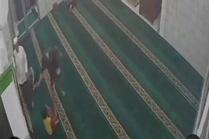 Pria Paruh Baya Aniaya...