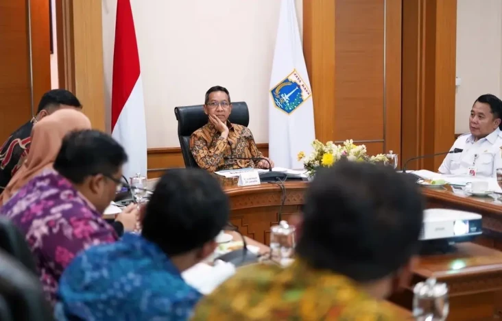 Audiensi dengan Komisi...