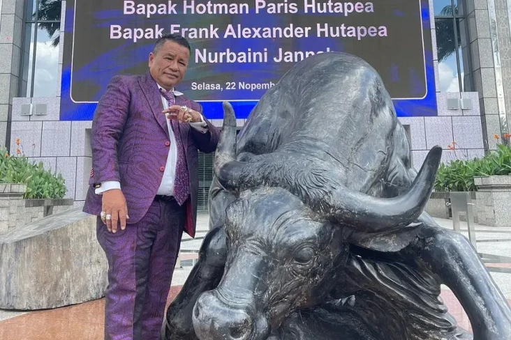 Hotman Paris Buka Lowongan...