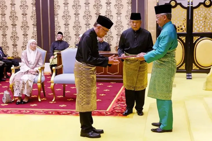 Anwar Ibrahim Dilantik...