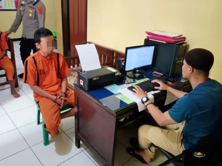Bacok Warga Sukabumi,...