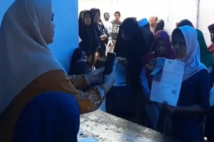 Cairkan BLT BBM, Ribuan...