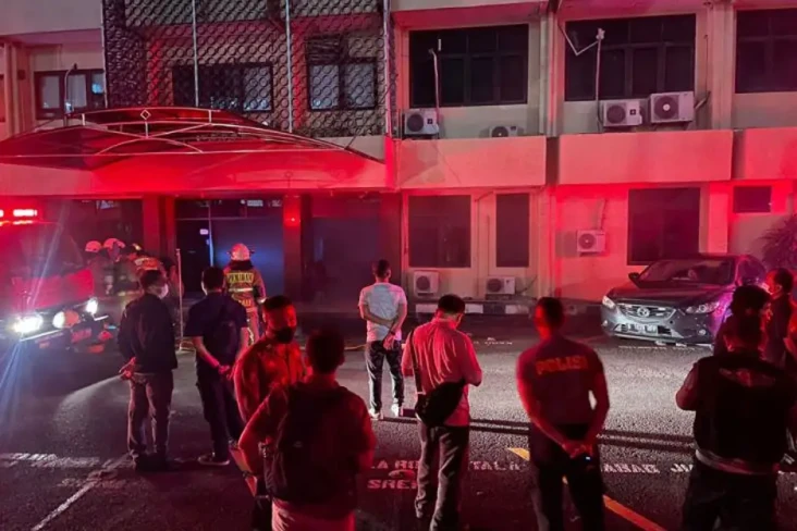Gedung Baintelkam Kebakaran,...