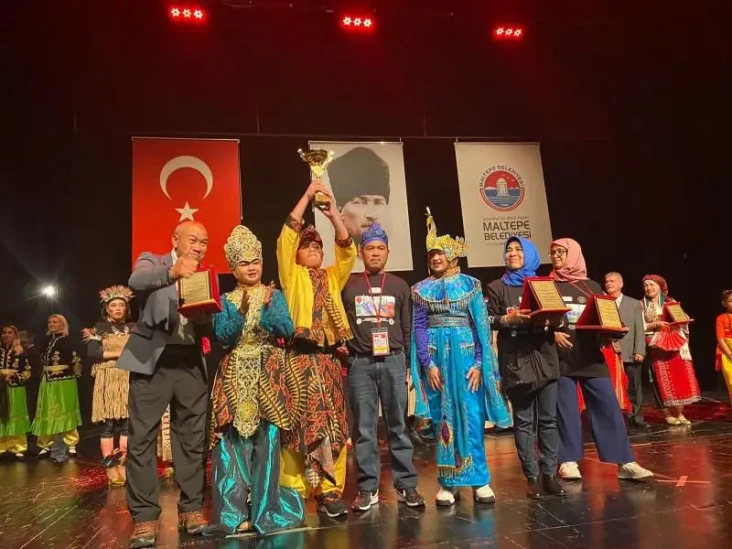 Tampil di Turki Folklore...