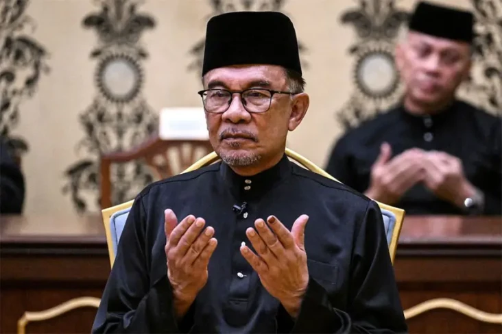 Sesuai Janji, Anwar...