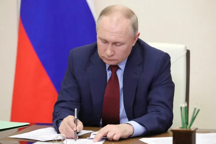 Viral Video Putin Jatuhkan...