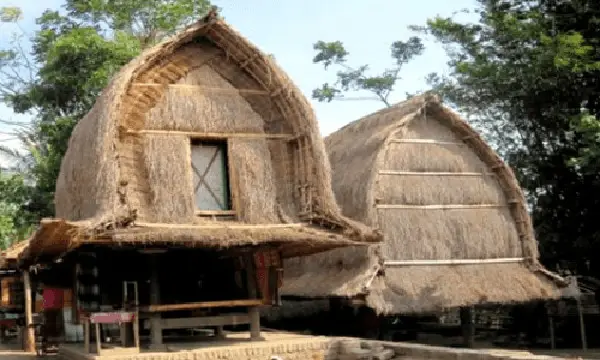 Rumah Sasak Tahan Gempa...