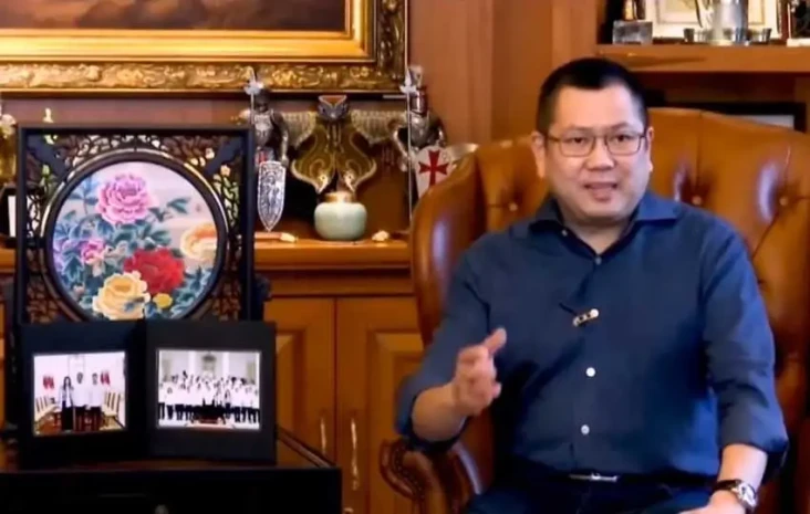Rayakan HUT Pertama,...