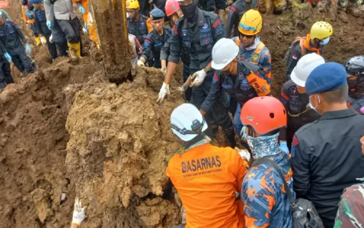 Brimob Temukan 5 Jenazah...