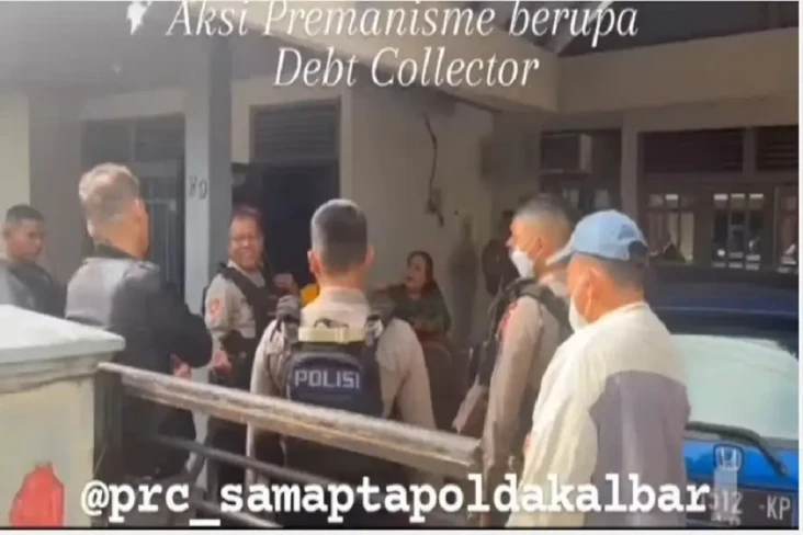 Gembok Rumah Warga,...