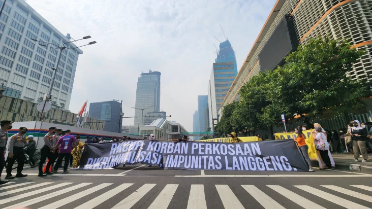 11 Pasal Bermasalah...