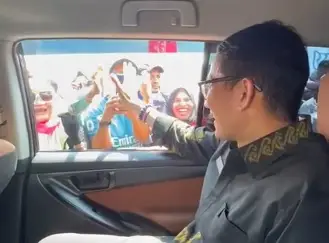 Lepas Kepergian Sandiaga...