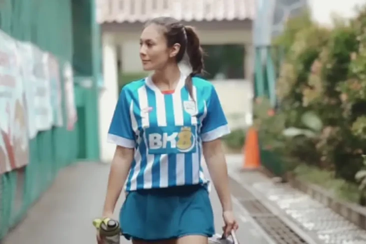 Wulan Guritno Pakai...