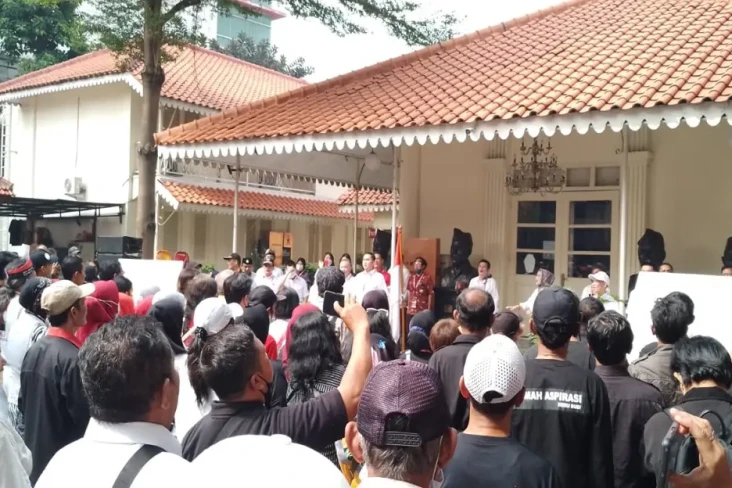 Ribuan Relawan Deklarasi...
