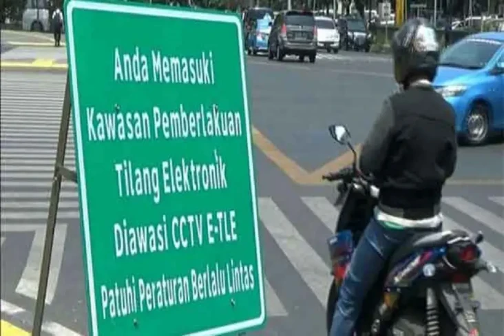 Pakai Pelat Palsu untuk...