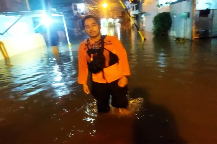 Hujan Deras, Perumahan...