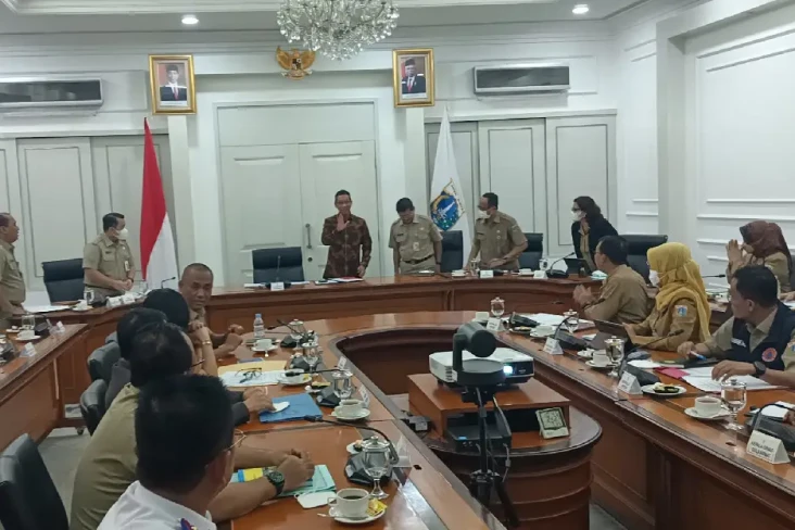 Pj Gubernur Heru Kumpulkan...